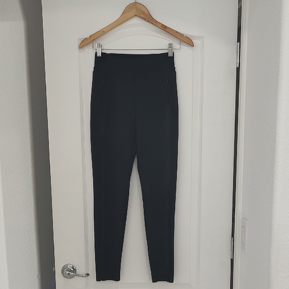 Like New Athleta Black Scuba Leggings Zipper Pockets Ankle Zippers High Rise 0